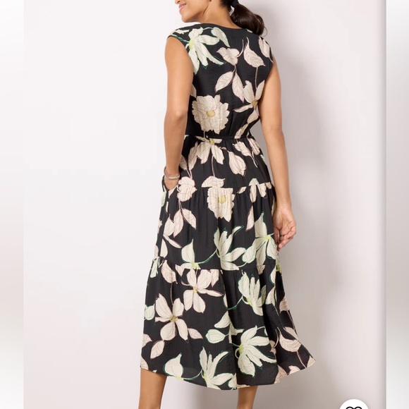 Evereve Georgia Black and White Floral Maxi Dress - Picture 2 of 11